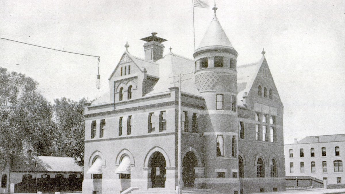 Historic photo of the post office and courthouse in Salina, Kansas